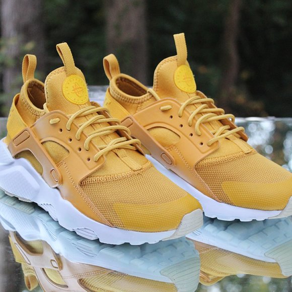 Nike Air Huarache Run Ultra Yellow Size 6Y - Picture 13 of 15